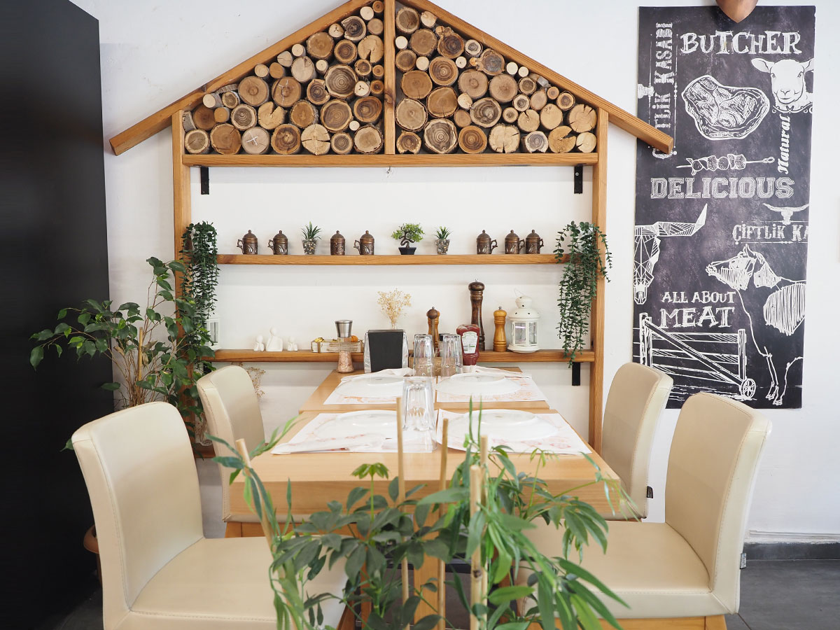 Çiftlik Kasabı Hakkında