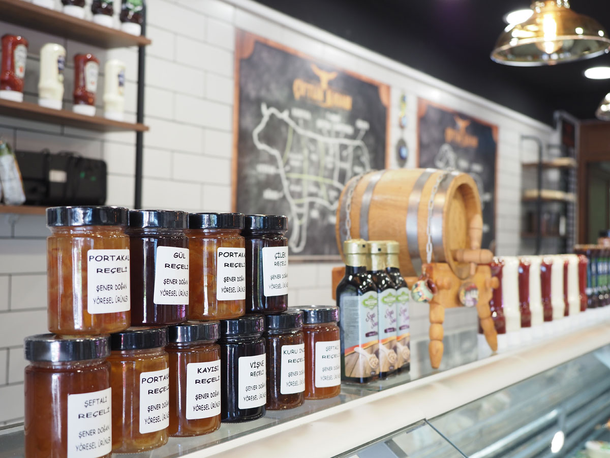 Çiftlik Kasabı Hakkında